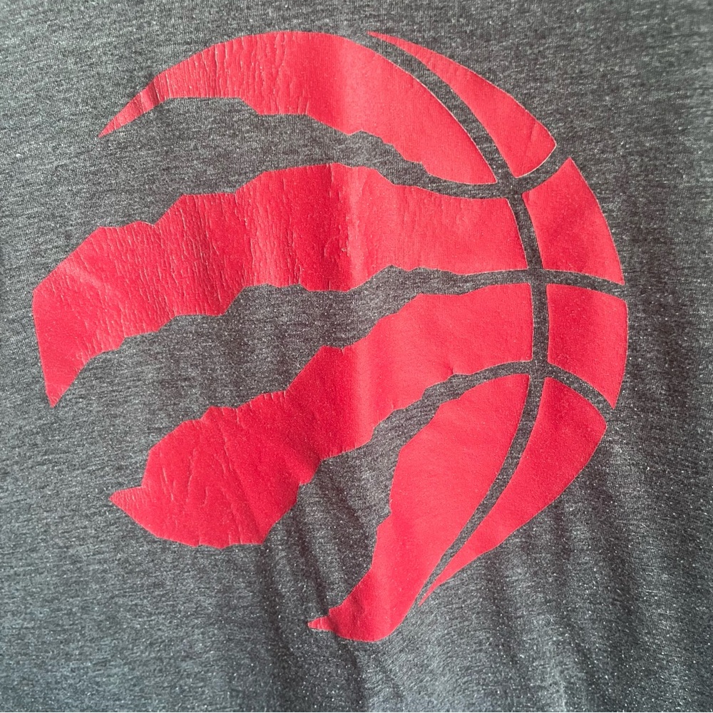 Menโs Toronto Raptors T-Shirt - Picture 4 of 4
